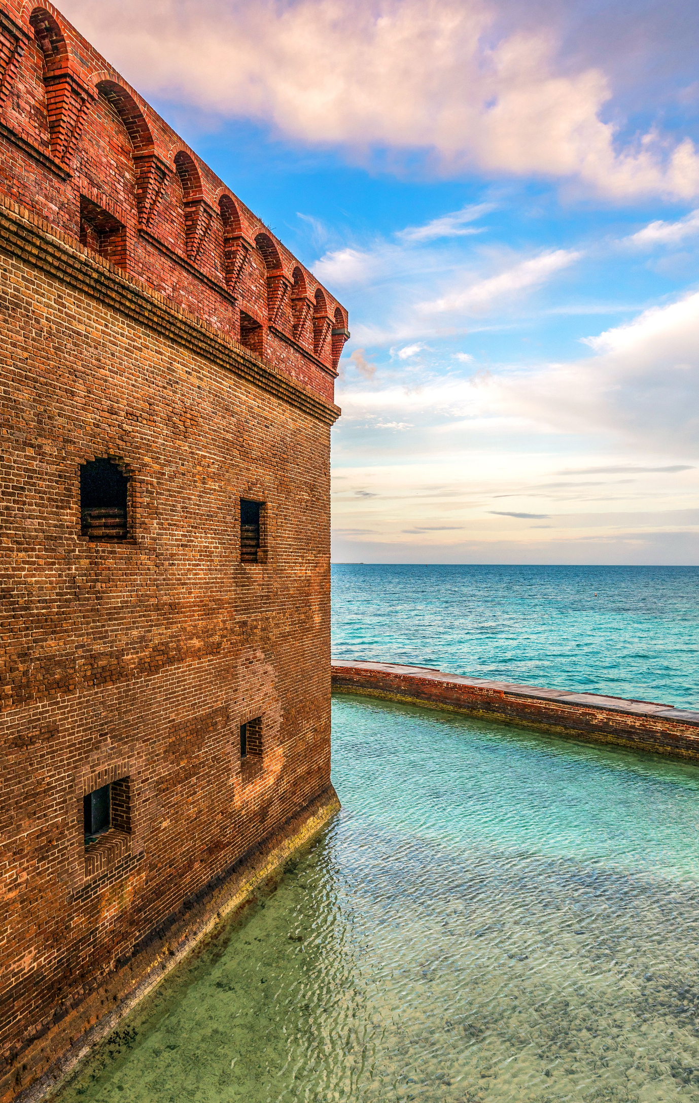 the jefferson fort in Dry Tortugas island, boat tour to key west